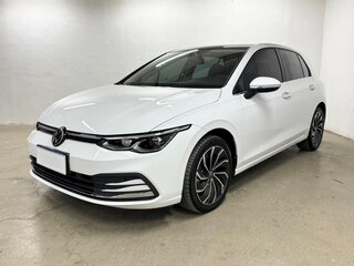 2022 Volkswagen Golf VIII, белый, 1855000 рублей, вид 1