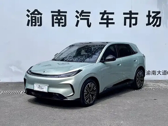2025 Arcfox T1 42.3 kWh, зелёный