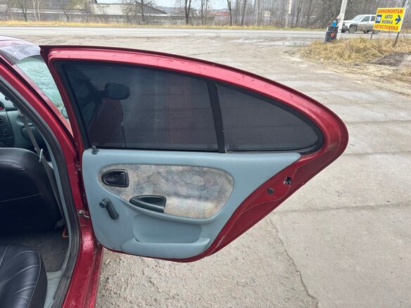1998 Renault Megane I, красный, 120000 рублей - вид 9