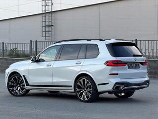2023 BMW X7 40i I (G07) Рестайлинг, белый, 11200000 рублей, вид 3