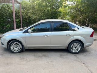 2008 Ford Focus II Рестайлинг, серебристый, 400000 рублей, вид 4