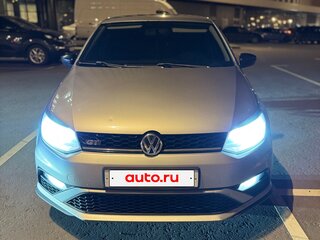 2017 Volkswagen Polo V Рестайлинг, серебристый, 1300000 рублей, вид 4