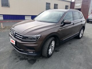 2017 Volkswagen Tiguan II, коричневый, 2380000 рублей, вид 1
