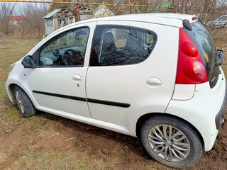 2011 Peugeot 107 I Рестайлинг, белый, 535000 рублей, вид 4