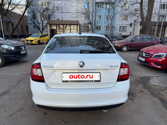 2019 Skoda Rapid I Рестайлинг, белый, 800000 рублей - вид 4