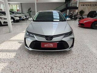 2023 Toyota Corolla XII (E210), серебристый, 1600000 рублей, вид 2