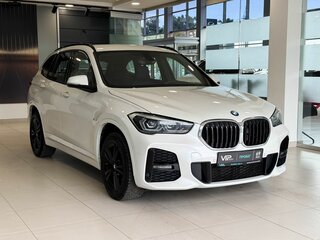 2020 BMW X1 20i xDrive II (F48) Рестайлинг, белый, 2635000 рублей, вид 3