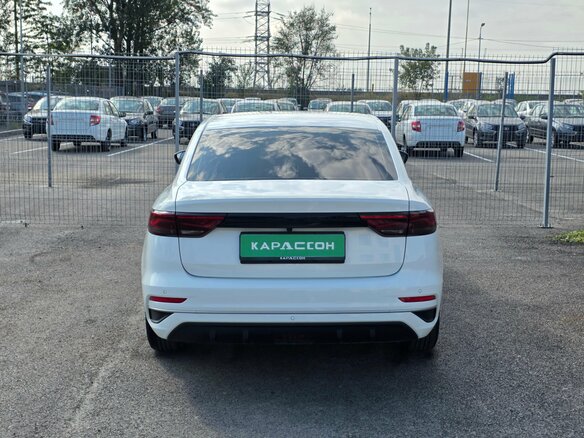 2024 Geely Emgrand II, белый - вид 3