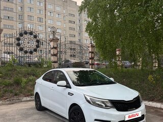 2015 Kia Rio III Рестайлинг, белый, 596000 рублей, вид 4