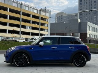 2019 Mini Hatch Cooper III (F55/F56) Рестайлинг, синий, 1750000 рублей, вид 5