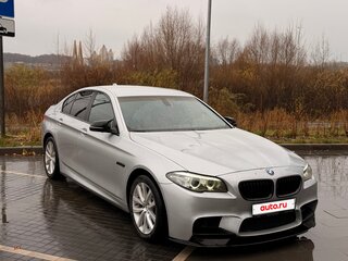 2013 BMW 5 серии 525d VI (F10/F11/F07) Рестайлинг, серебристый, 1890000 рублей, вид 4