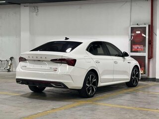 2022 Skoda Octavia IV (A8), белый, 2590000 рублей, вид 4