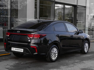 2019 Kia Rio IV, чёрный, 1049000 рублей, вид 4