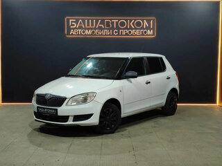 2011 Skoda Fabia II Рестайлинг, белый, 300000 рублей, вид 2