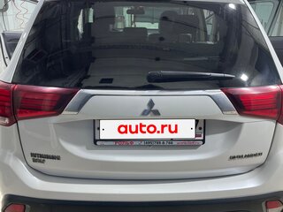 2016 Mitsubishi Outlander III Рестайлинг 2, белый, 1700000 рублей, вид 2