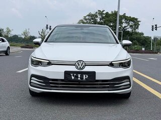 2021 Volkswagen Golf VIII, белый, 1525700 рублей, вид 3