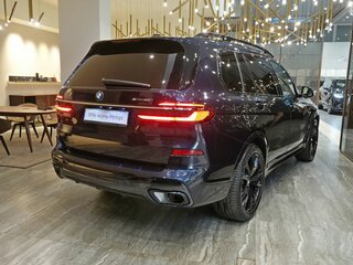 2023 BMW X7 40i I (G07) Рестайлинг, чёрный, 12970000 рублей, вид 4
