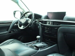 2017 Lexus LX 450d III Рестайлинг 2, белый, 6445000 рублей, вид 3