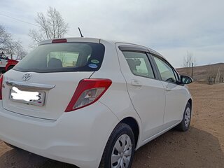2014 Toyota Vitz III (XP130) Рестайлинг, белый, 999999 рублей, вид 5