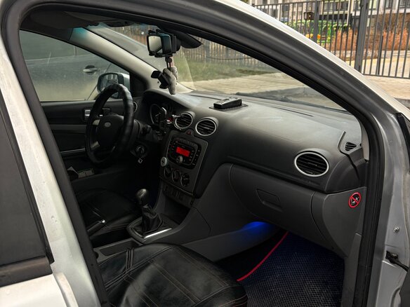 2011 Ford Focus II Рестайлинг, серебристый - вид 6