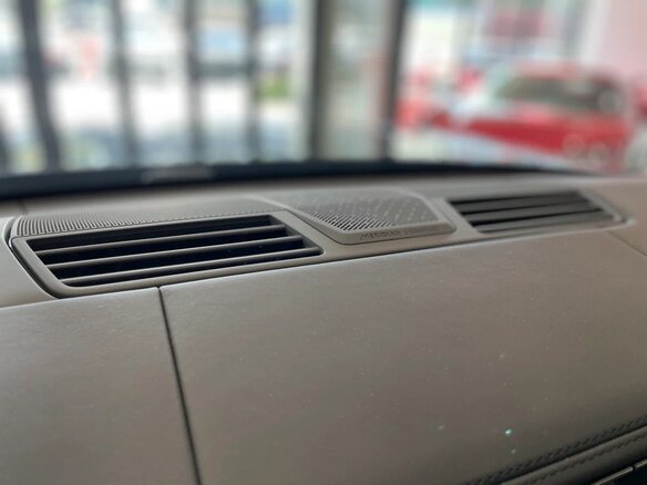 2026 Land Rover Range Rover P530 MHEV Long V, чёрный, 27000000 рублей - вид 17