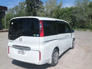 2017 Honda Stepwgn V, белый, 1761000 рублей, вид 3