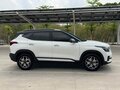 2022 Kia KX3, белый, 1400001 рублей - вид 3