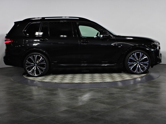 2024 BMW X7 40d I (G07) Рестайлинг, чёрный, 17900000 рублей - вид 3
