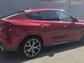 2020 BMW X6 30d III (G06), красный, 10800000 рублей, вид 5