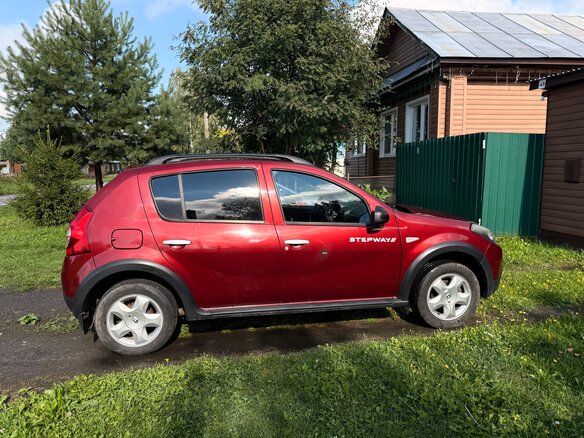 2012 Renault Sandero Stepway I, красный - вид 1