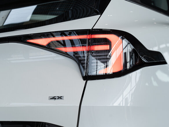 2026 Kia Sportage V Рестайлинг, белый, 5370000 рублей - вид 4