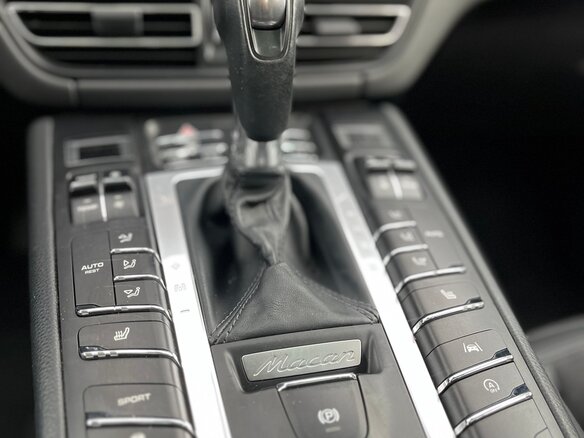 2021 Porsche Macan S I Рестайлинг, белый, 4500000 рублей - вид 16