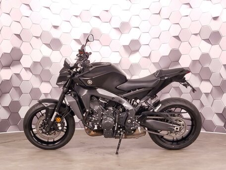 2025 Yamaha MT-09 (FZ-09), чёрный, 1399000 рублей, вид 4
