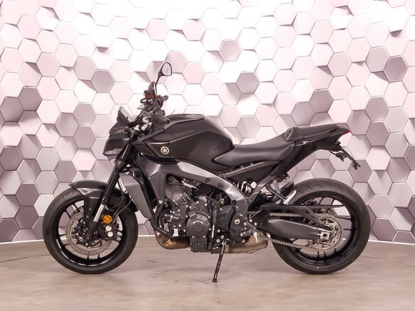 2025 Yamaha MT-09 (FZ-09), чёрный, 1399000 рублей - вид 3
