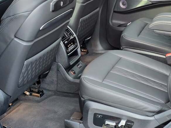 2022 BMW X7 M60i I (G07) Рестайлинг, серый, 15800000 рублей - вид 26