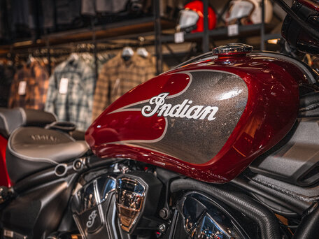 2025 Indian Scout, красный, 2440000 рублей, вид 5