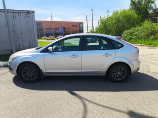 2010 Ford Focus II Рестайлинг, серебристый, 415000 рублей, вид 4