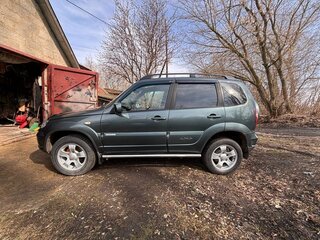 2011 Chevrolet Niva I Рестайлинг, зелёный, 550000 рублей, вид 2