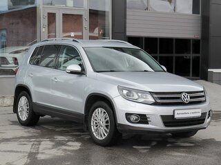 2015 Volkswagen Tiguan I Рестайлинг, серебристый, 1715000 рублей, вид 3