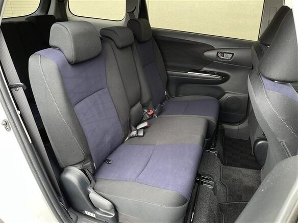 2017 Toyota Wish II Рестайлинг, белый - вид 14