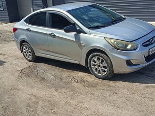 2013 Hyundai Solaris I, серебристый, 570000 рублей, вид 2