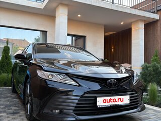 2020 Toyota Camry VIII (XV70), чёрный, 2050000 рублей, вид 4