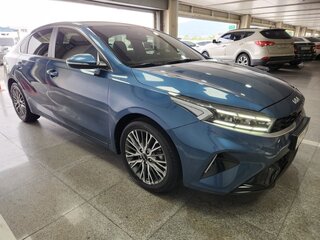 2022 Kia K3 II Рестайлинг, синий, 1600000 рублей, вид 3