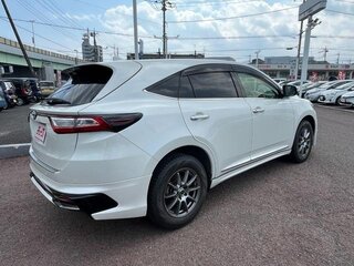 2018 Toyota Harrier III (XU60) Рестайлинг, белый, 2330000 рублей, вид 3