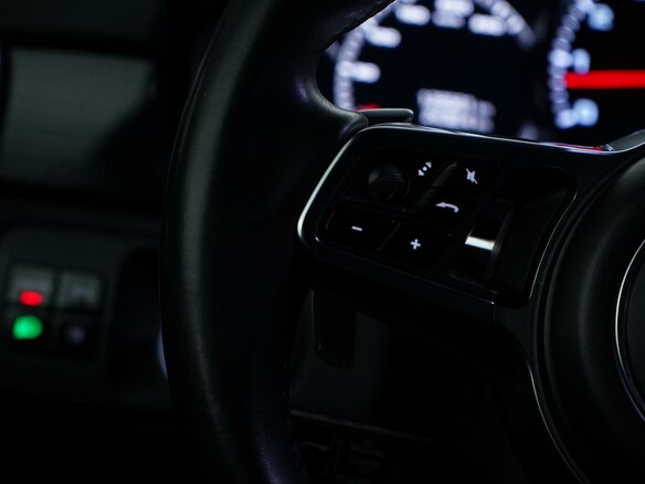 2018 Porsche Cayenne III, чёрный, 5799044 рублей - вид 22
