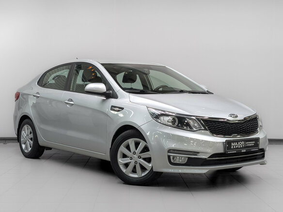 2017 Kia Rio III Рестайлинг, серебристый, 1165000 рублей - вид 2