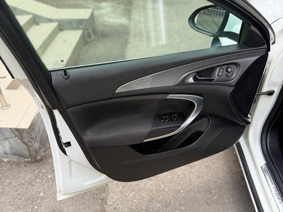 2014 Opel Insignia I Рестайлинг, белый, 820000 рублей - вид 16