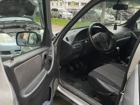 2012 Chevrolet Niva I Рестайлинг, серебристый, 380000 рублей - вид 5