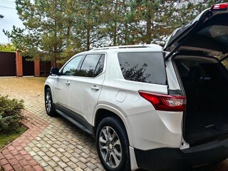 2018 Chevrolet Traverse II, белый, 2800000 рублей, вид 4