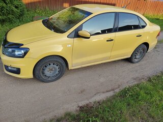 2017 Volkswagen Polo V Рестайлинг, жёлтый, 790000 рублей, вид 4